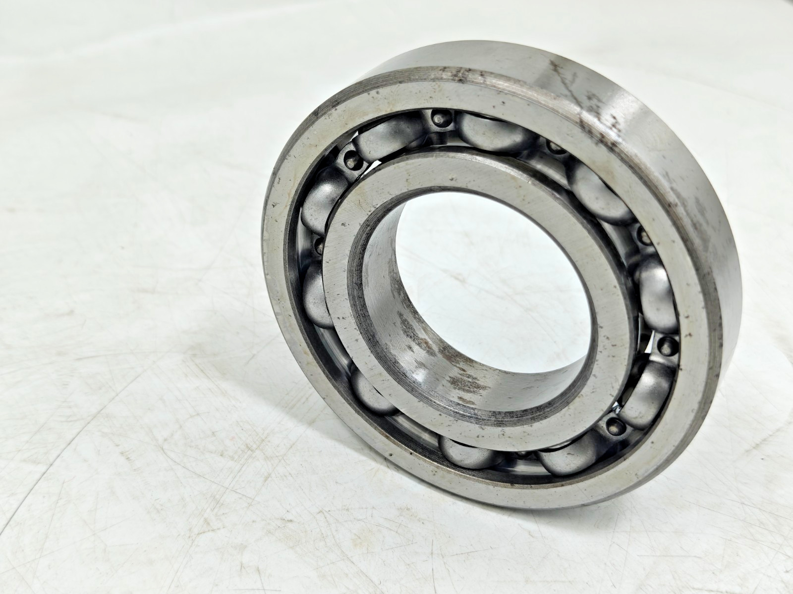 RLS 16 SKF Single Row Radial Ball Bearing SKF RLS 16 / LJ 2 / LS 15