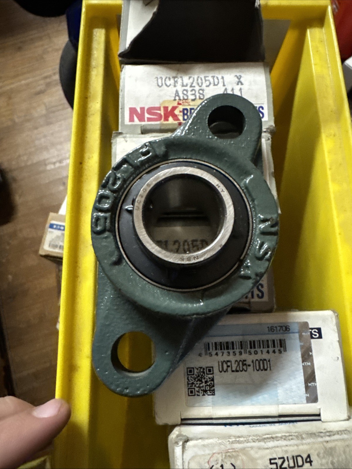 NEW NSK UCFL205D1 bearing unit 1PCS