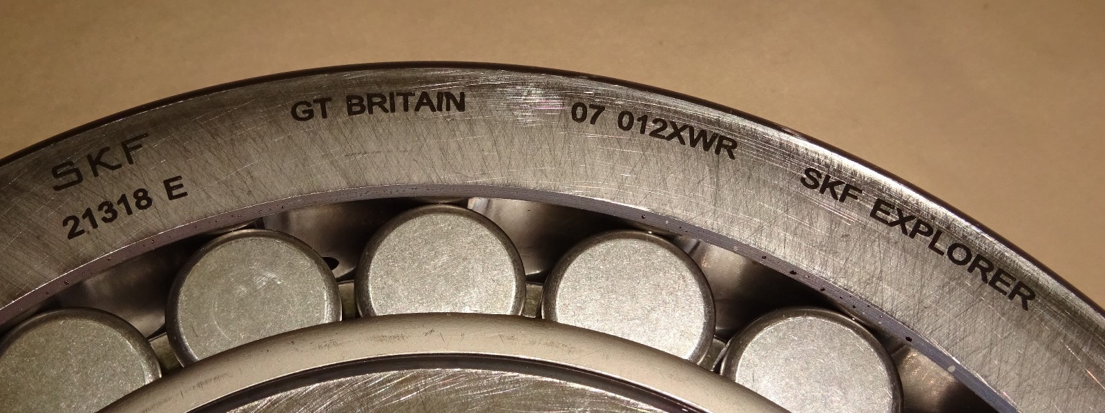 SKF Explorer 21318 E Spherical Roller Bearing OD 190mm ID 90mm 21318E NEW