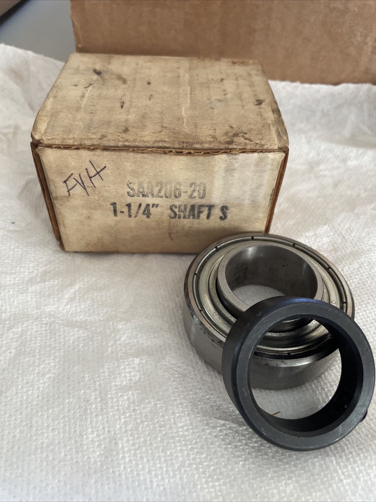 FYH SAA206-20 Self-Aligning Ball Bearing And Collar 1-1/4″ Shaft Japan