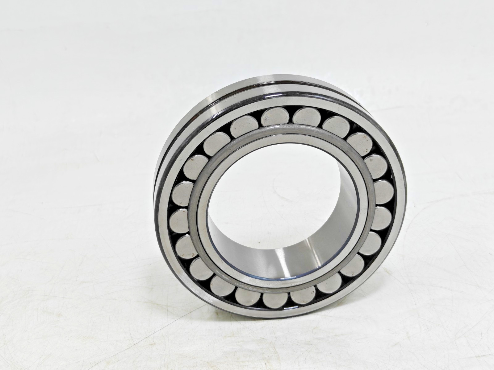 22216 EK SKF Spherical Roller Bearing SKF 22216EK W33 Tapered Bore 22216K