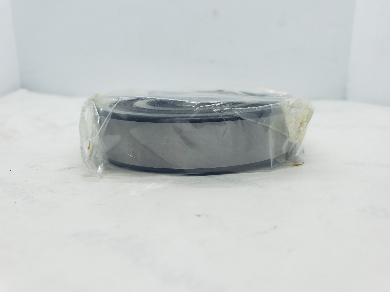 SKF EXPLORER 6207-2RS1 DEEP GROOVE BALL BEARING WITH RUBBER SEAL 35x72x19mm, NIB