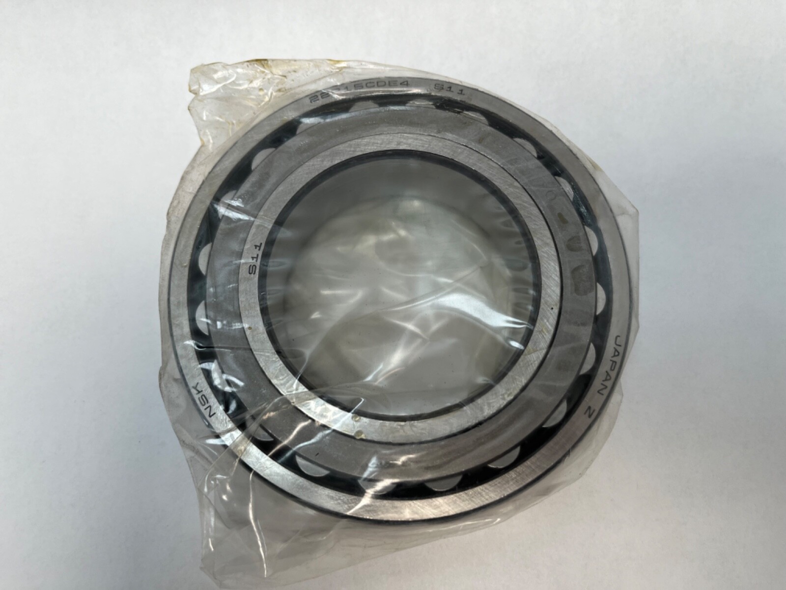 NSK 22215CDE4S11 Spherical Bearing 75x130x31 mm 22215 CD W33/E4 S11 Japan