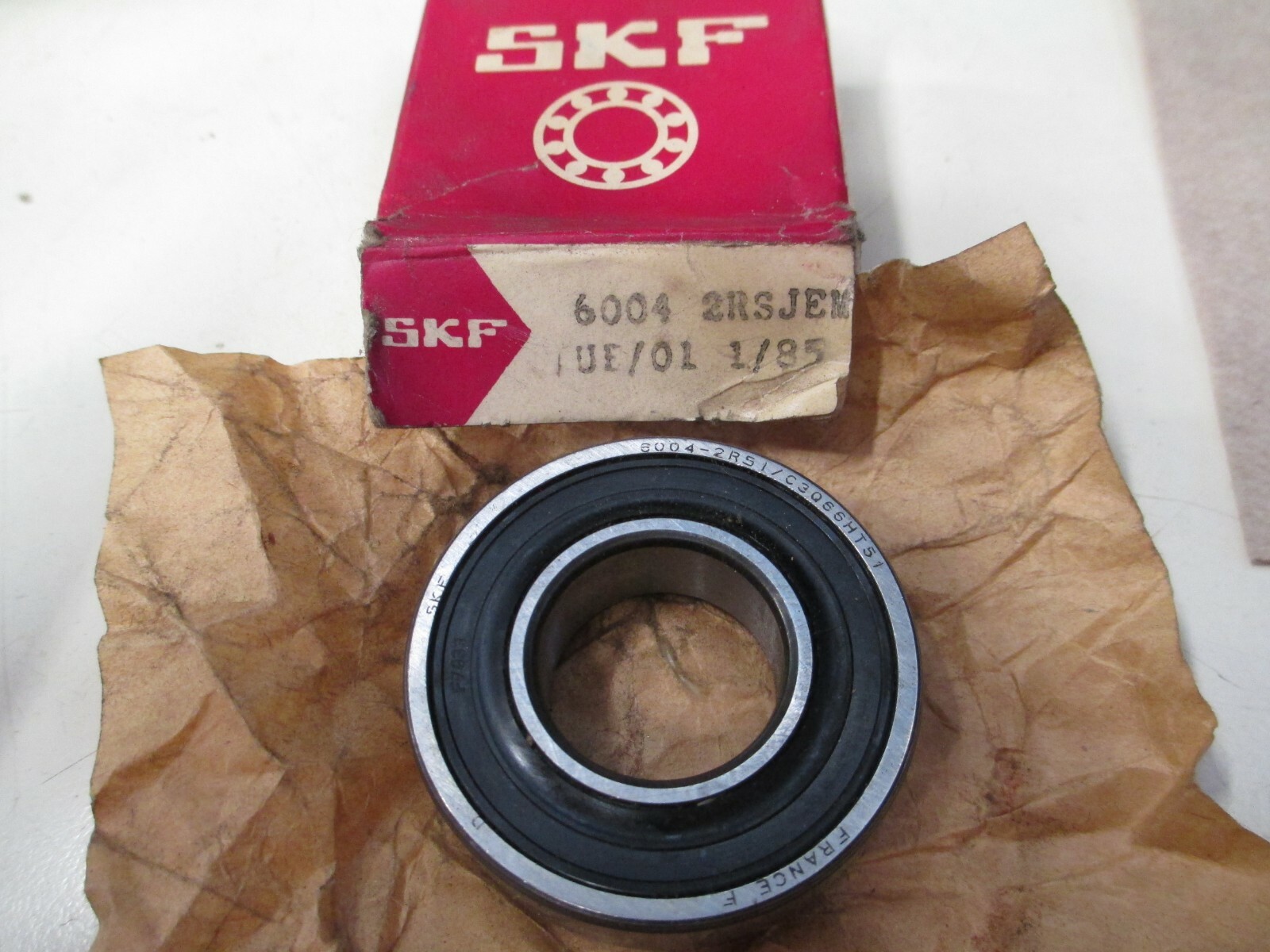 SKF 6004-2RS1/C3 Bearing, New Old Stock, RS3