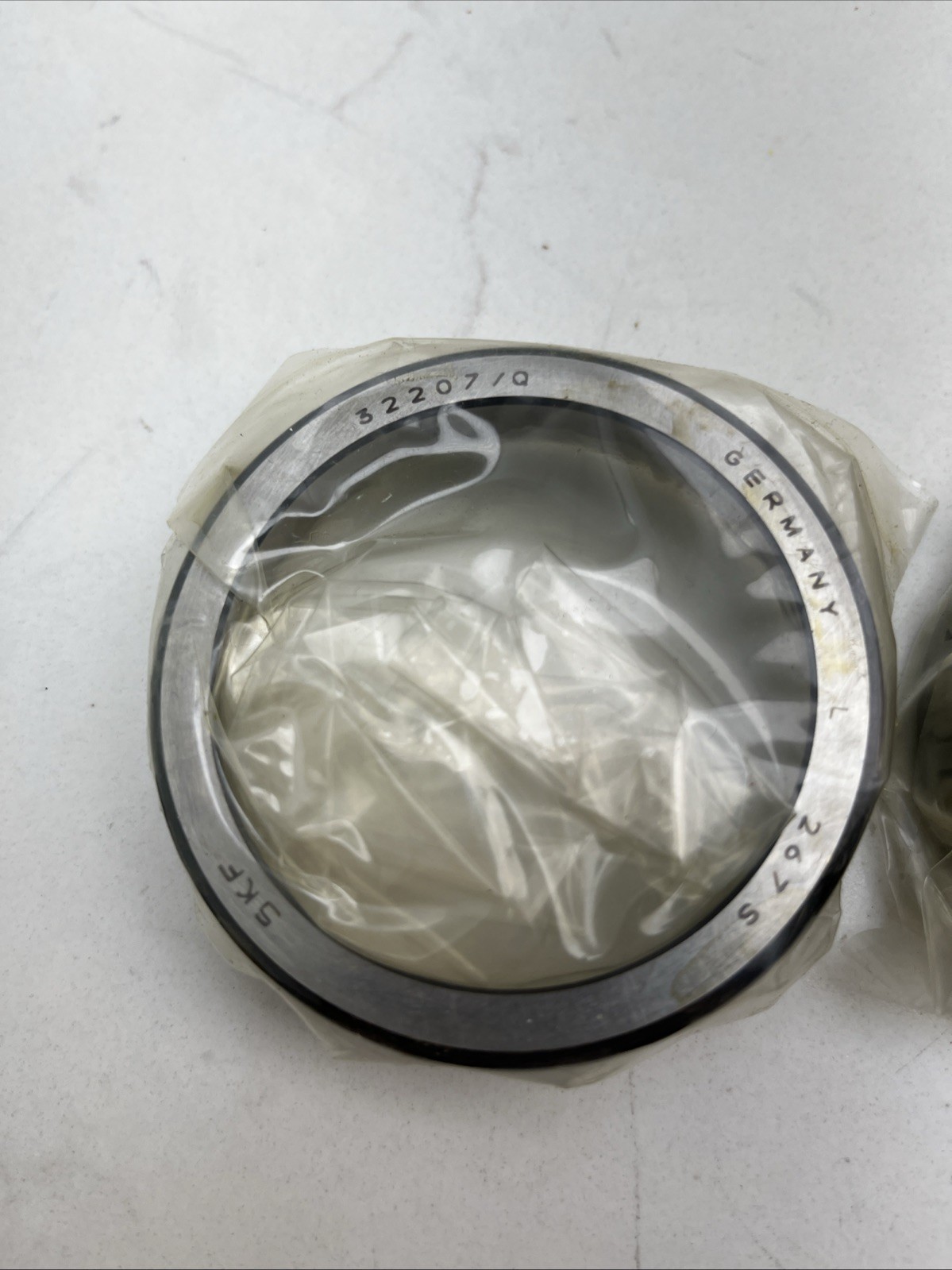 32207-J2 SKF Tapered Roller Bearing