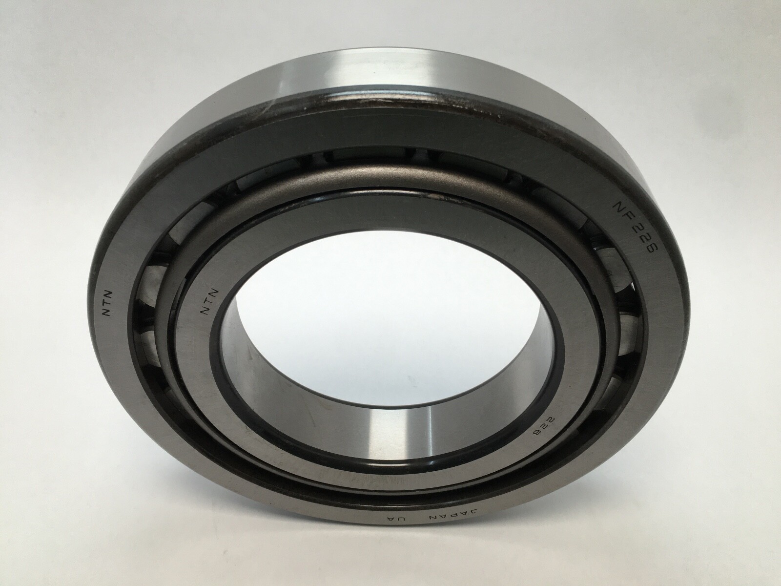 NTN NF226 Cylindrical Roller Bearing 130x230x40 mm NF 226 Japan
