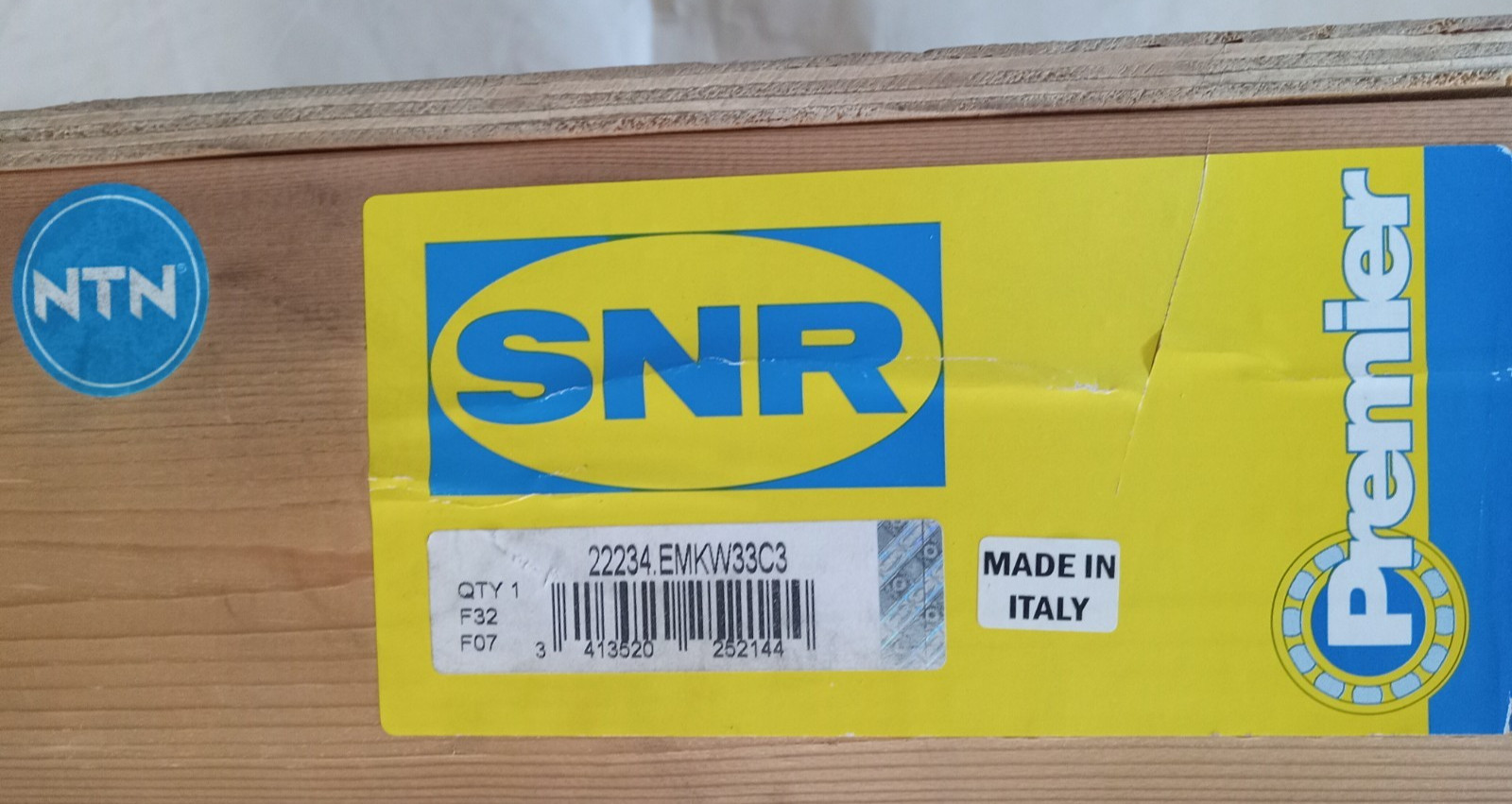 SNR 22234EMKW33C3 SPHERICAL ROLLER BEARING