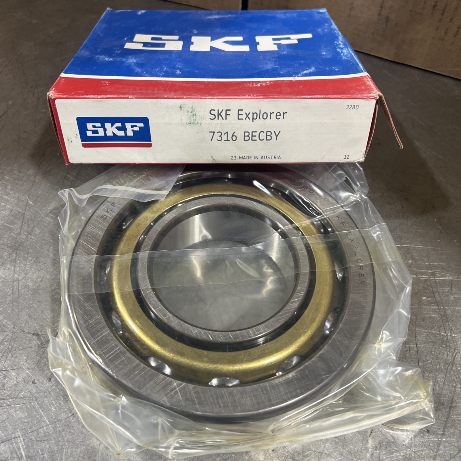 7316BECBY SKF New Angular Contact Ball Bearing Nos Surplus