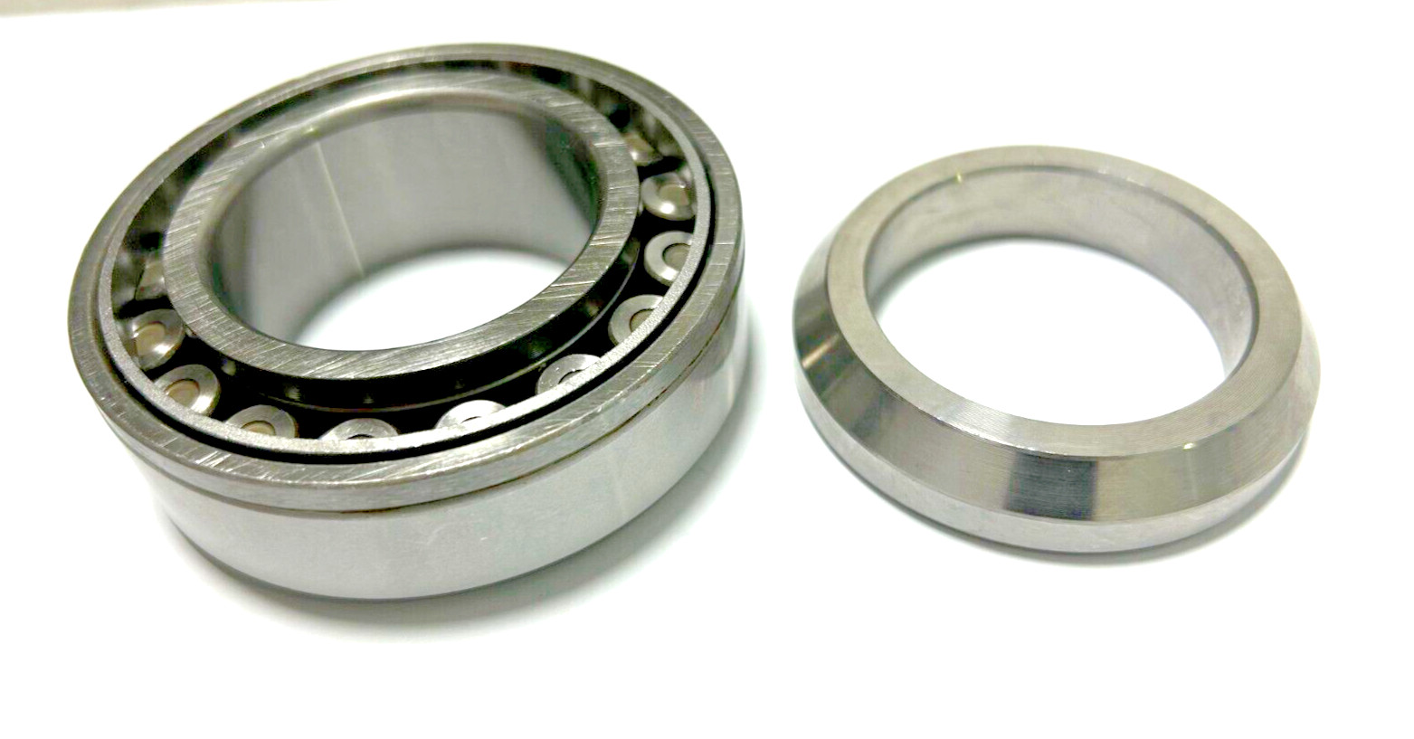 Taper Roller Bearing U497/U460L For Nissan Titan Axle Wheel bearing kit D40