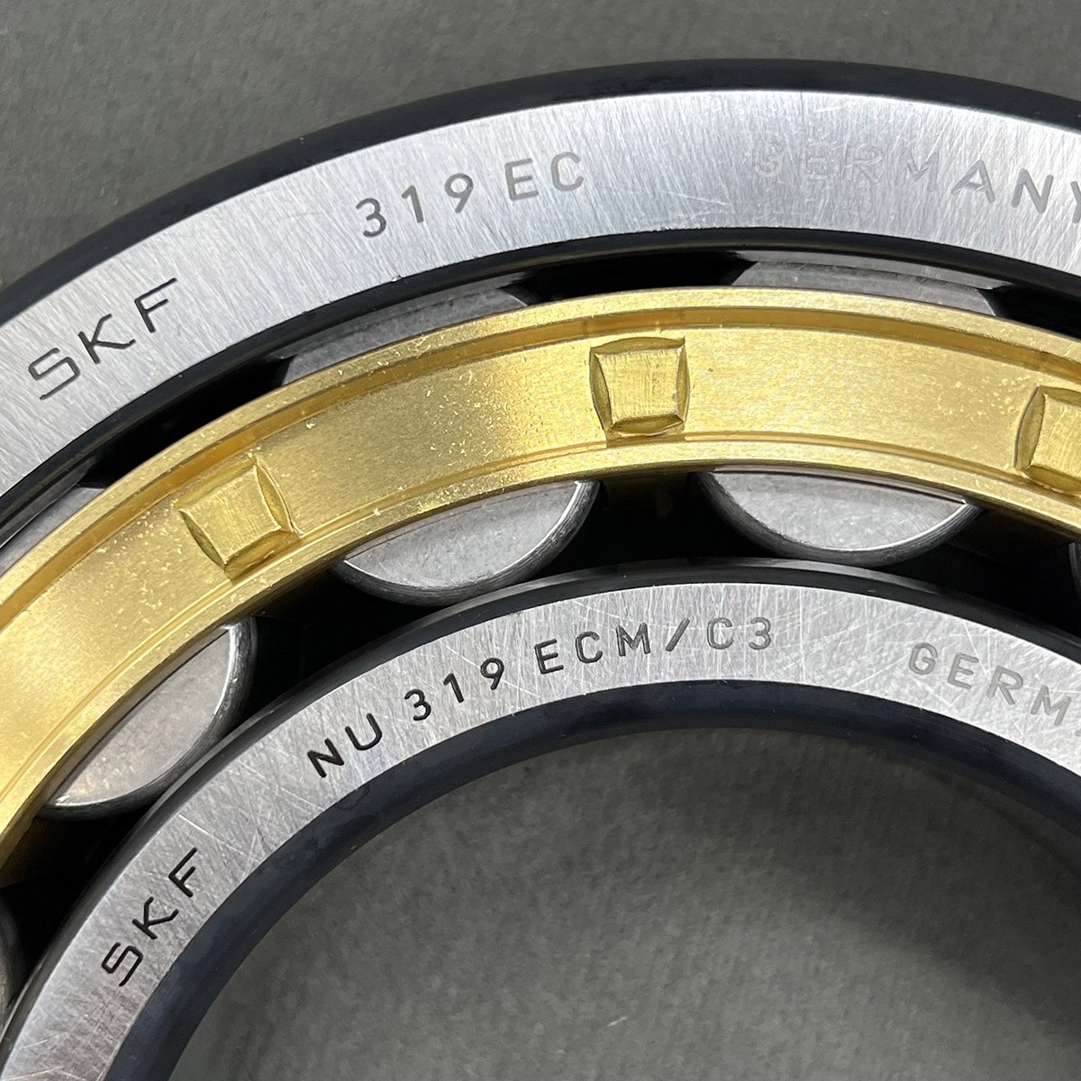 New NU 319 ECM/C3 Cylindrical Roller Bearing 95x200x45mm for SKF Roller Bearing
