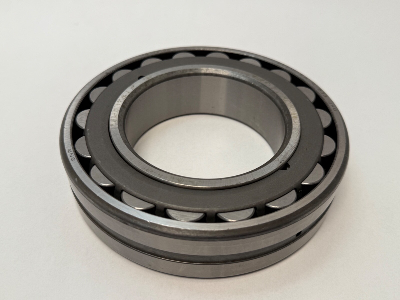 SNR 22217EAKB33J40 Bearing 22217E 22217 EA K W33/B33 C4/J40 85x150x36mm