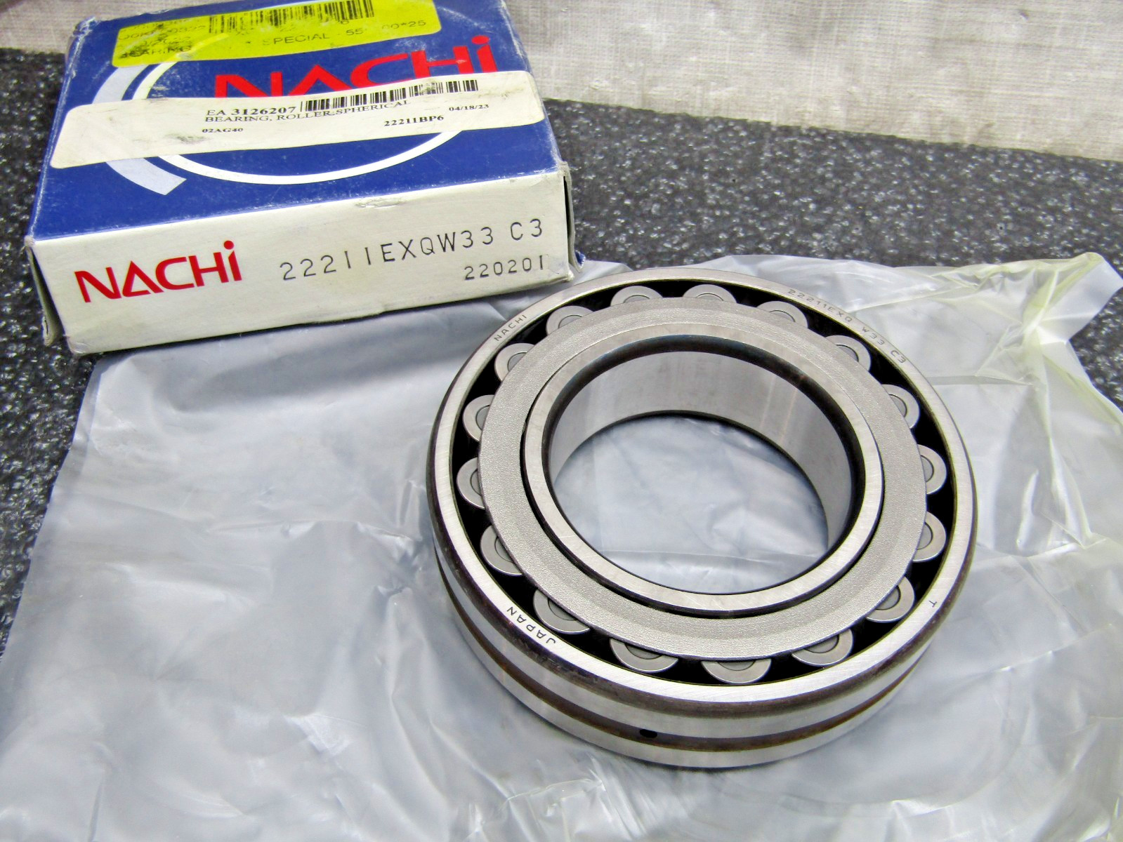 Nachi 22211EXQ W33 C3 55mmX 100mmX 25mm Spherical Roller Bearing