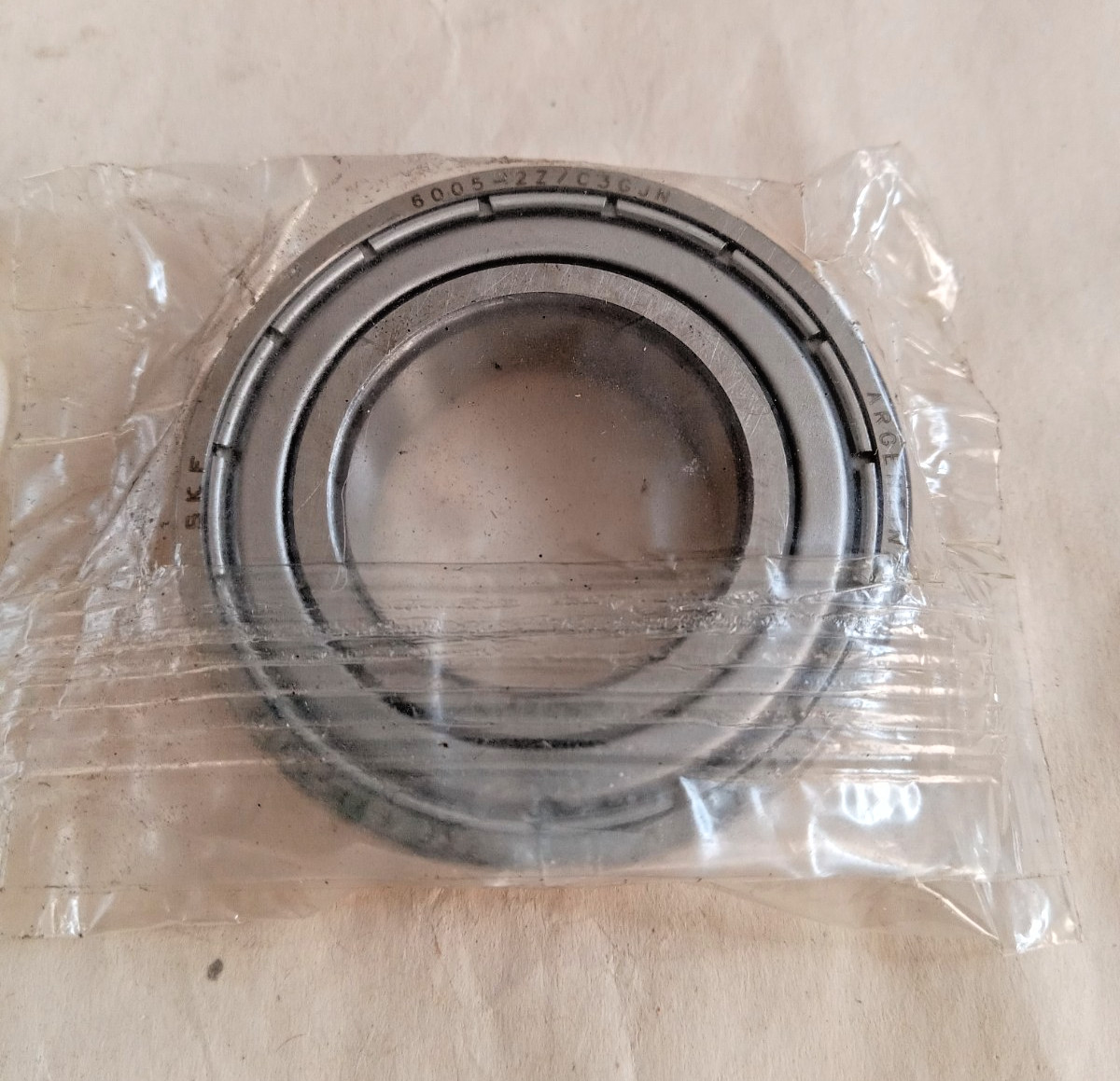 SKF 6005-2Z DEEP GROOVE BALL BEARING 25x47x12mm, LOT OF 2, NIB