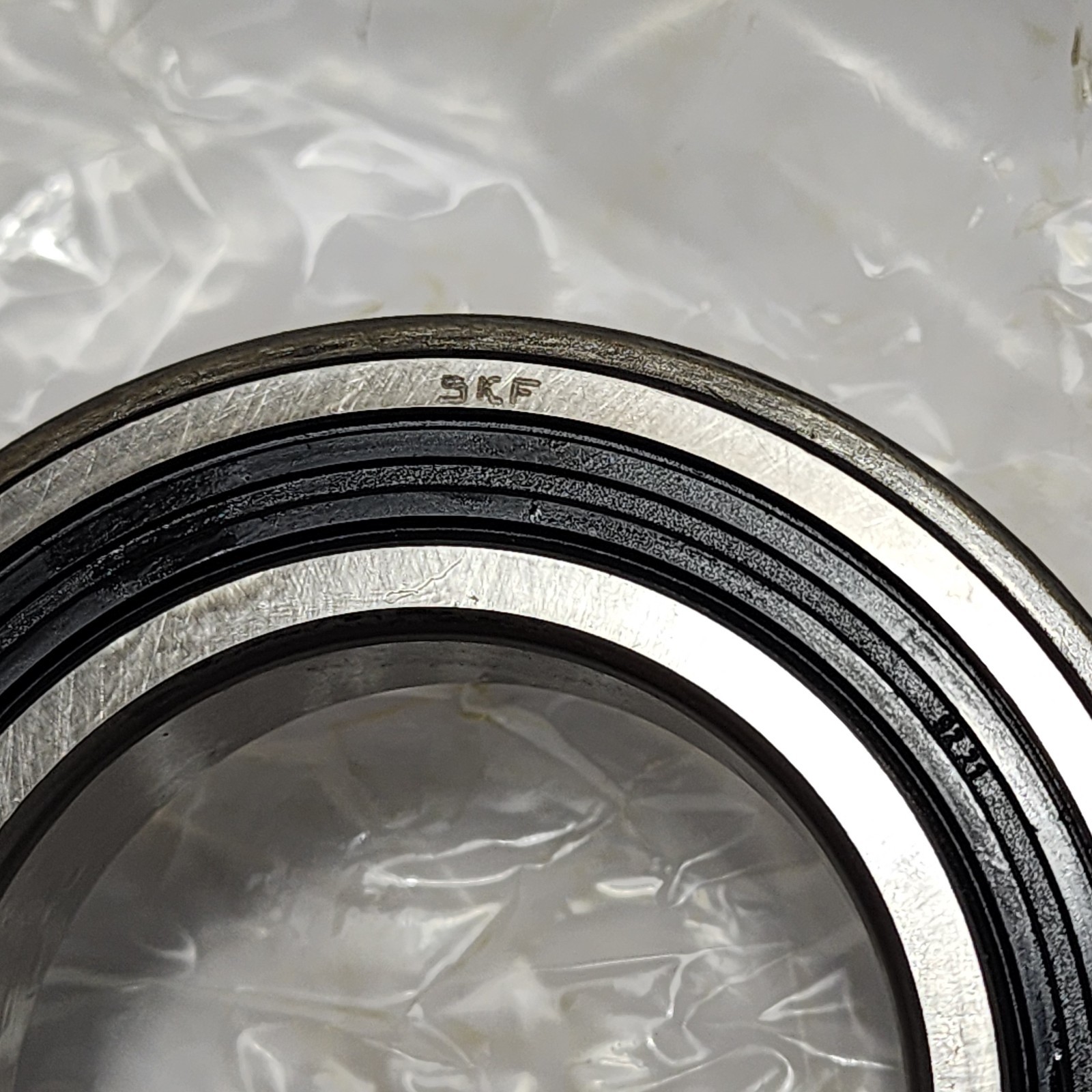 SKF 6011 2RSNRJEM / 6011 2RS NR C3 Ball Bearing