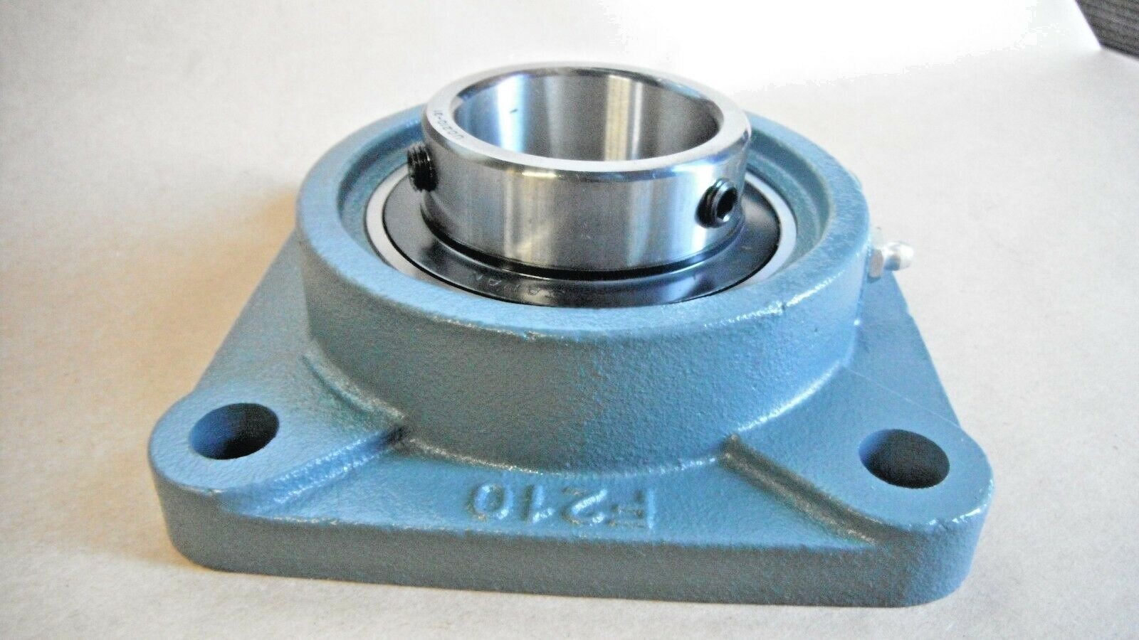 AMI BEARING UCF210-31 SET SCREW LOCKING 4-BOLT FLANGE UNIT