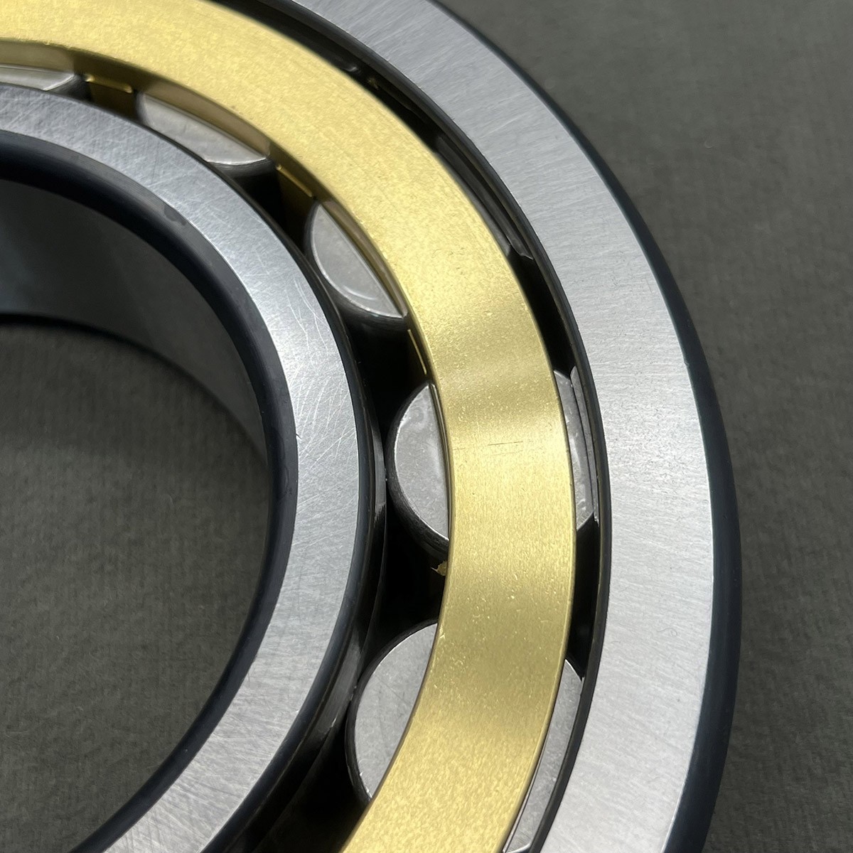 New NU 319 ECM/C3 Cylindrical Roller Bearing 95x200x45mm for SKF Roller Bearing