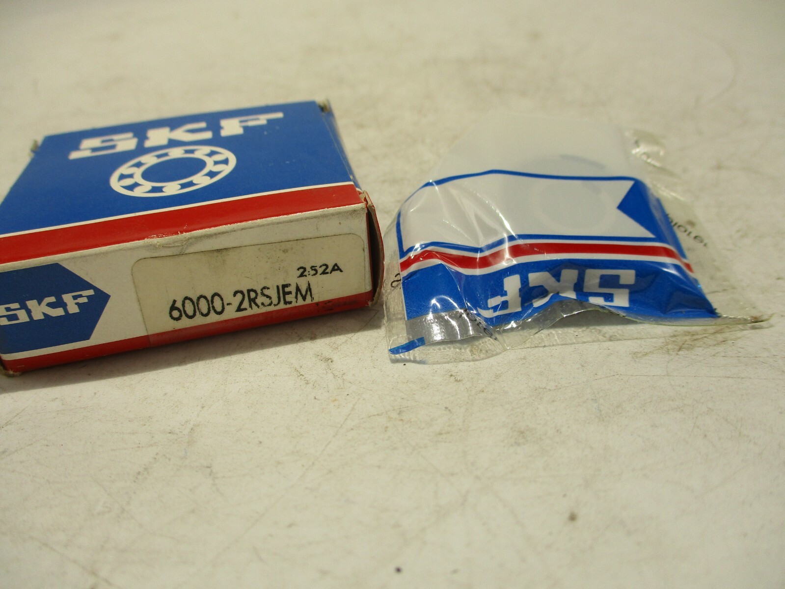 NEW SKF 6000-2RSJEM SEALED BALL BEARING