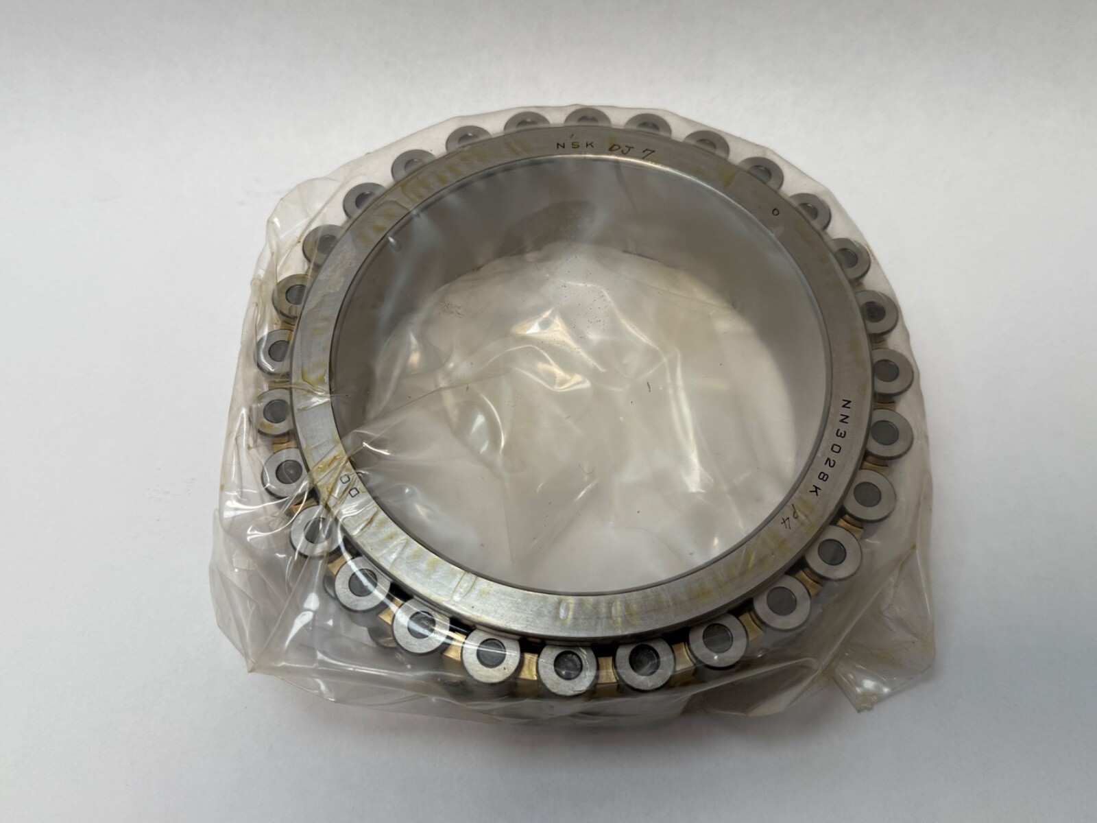 NSK NN3028KMBCC1P4 Bearing NN3028 NN-3028-K-MB-CC1-P4 140 mm ID 53 mm W