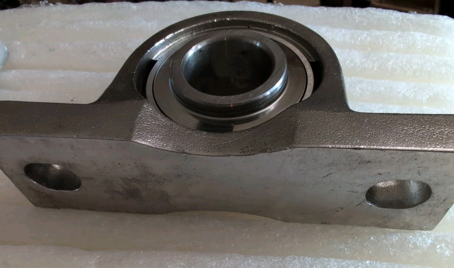 Lot Of 2 HUB CITY PILLOW BLOCK Bearings PB251 X 1 3/8 . Solid Base . New