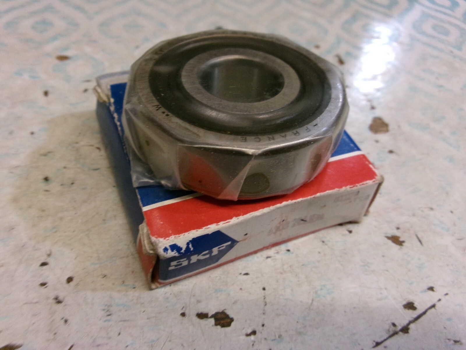 NEW SKF 6303 2RS1/C3HT BEARING (293-1)