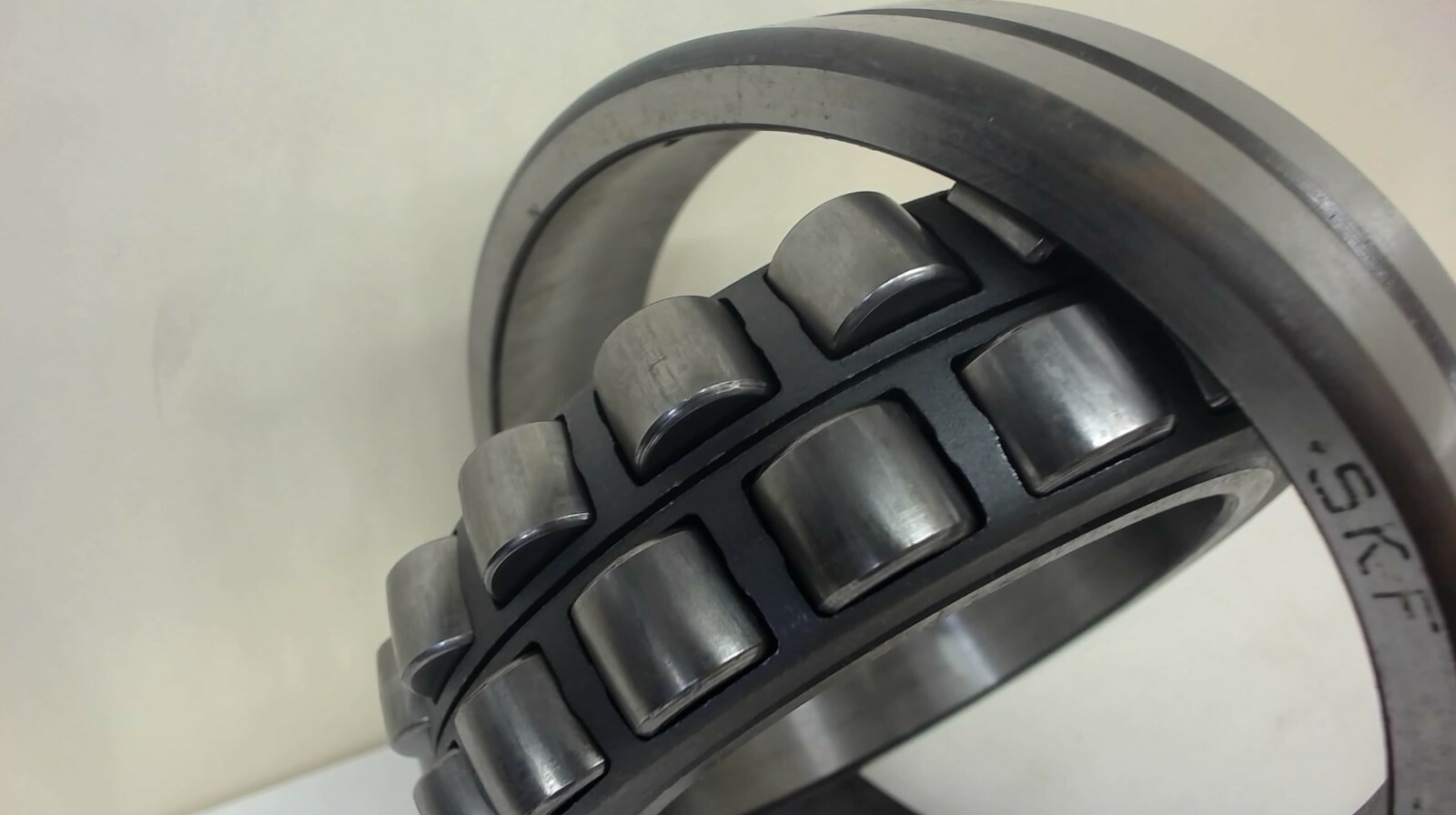 Skf 22216 Cck/C3W33 Roller Bearing, 3-1/4″ Bore