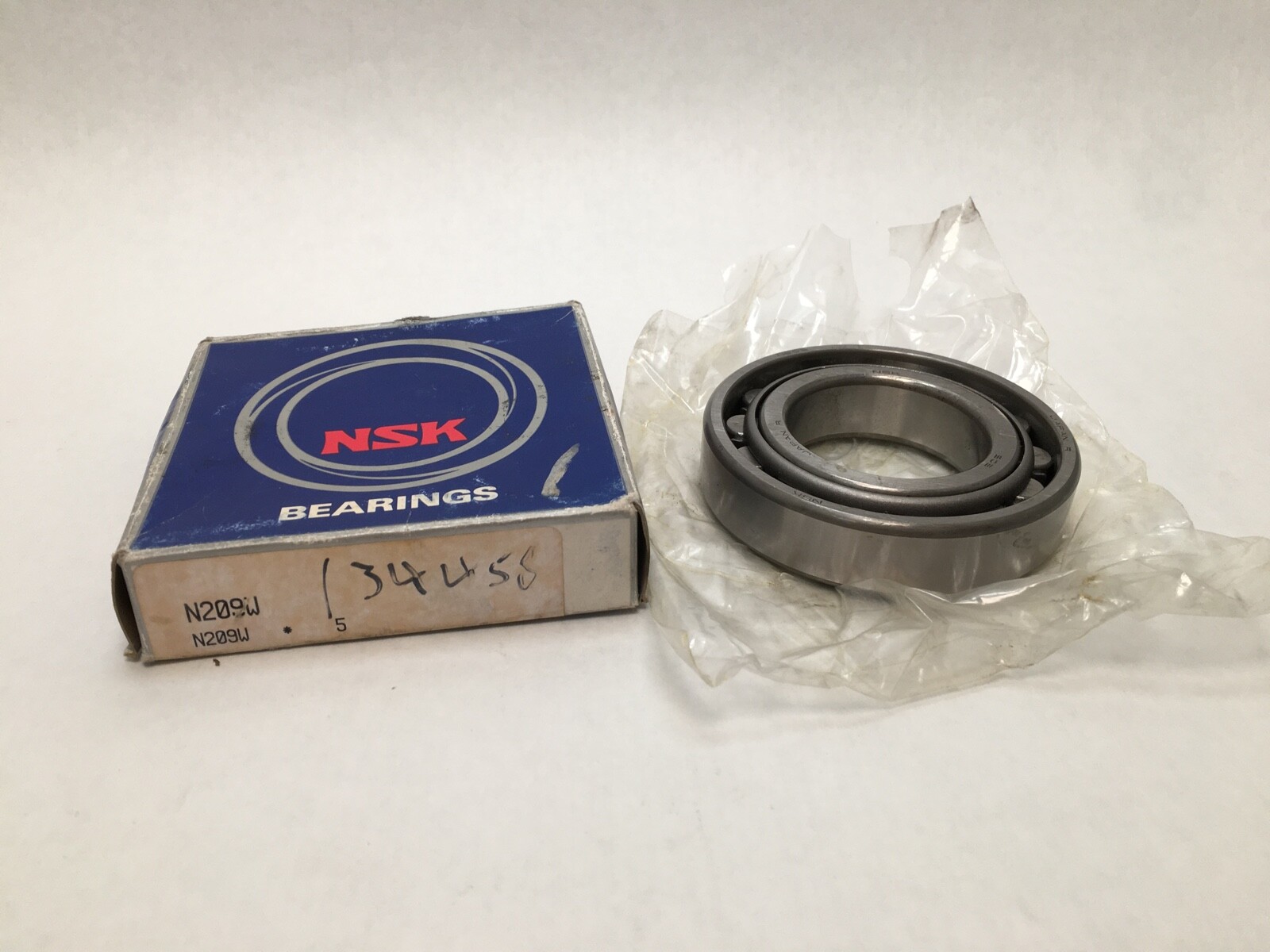 NSK N209W Cylindrical Roller Bearing 45x85x19 mm N-209-W N209 Japan