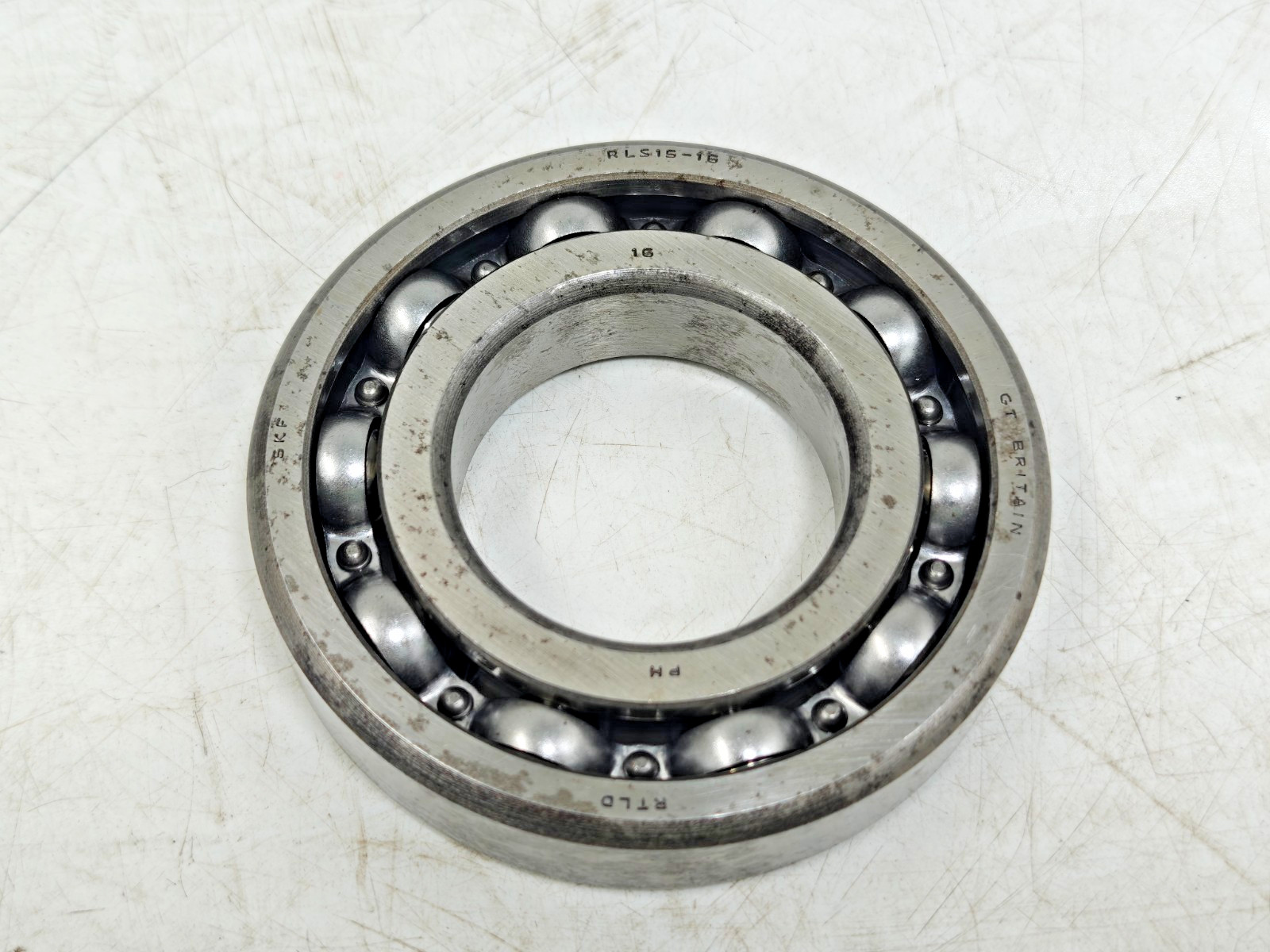 RLS 16 SKF Single Row Radial Ball Bearing SKF RLS 16 / LJ 2 / LS 15