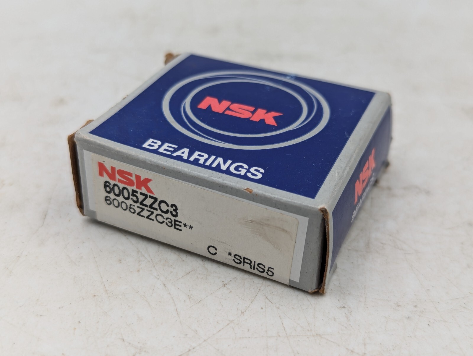 New NSK USA 6005ZZC3 25mm X 47mm X 12mm Metal Shielded Bearing