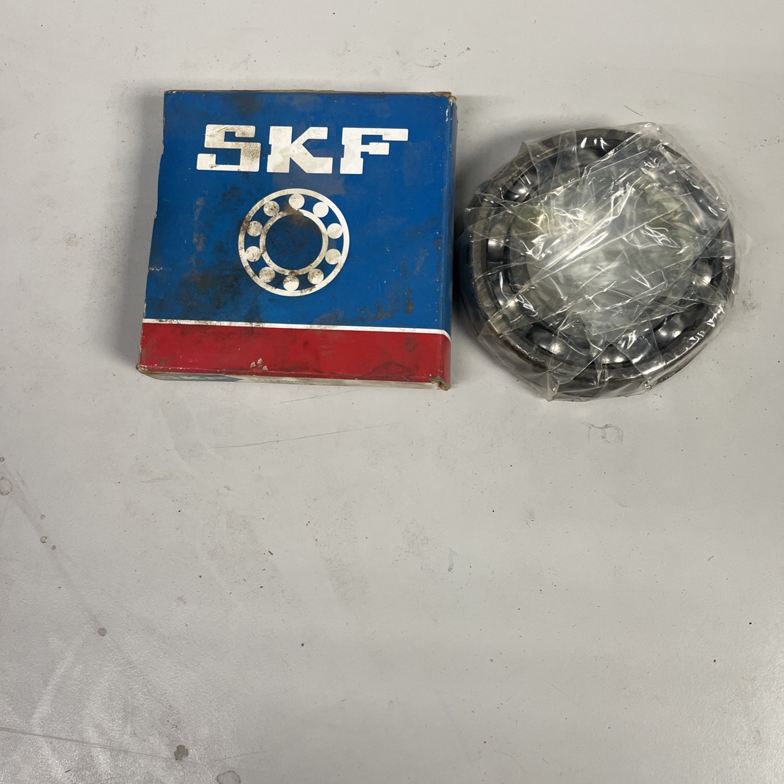 SKF Explorer 6211 NR/C3 – Single Row Ball Bearings – Bore I.D. 2.165″ , OD 3.937
