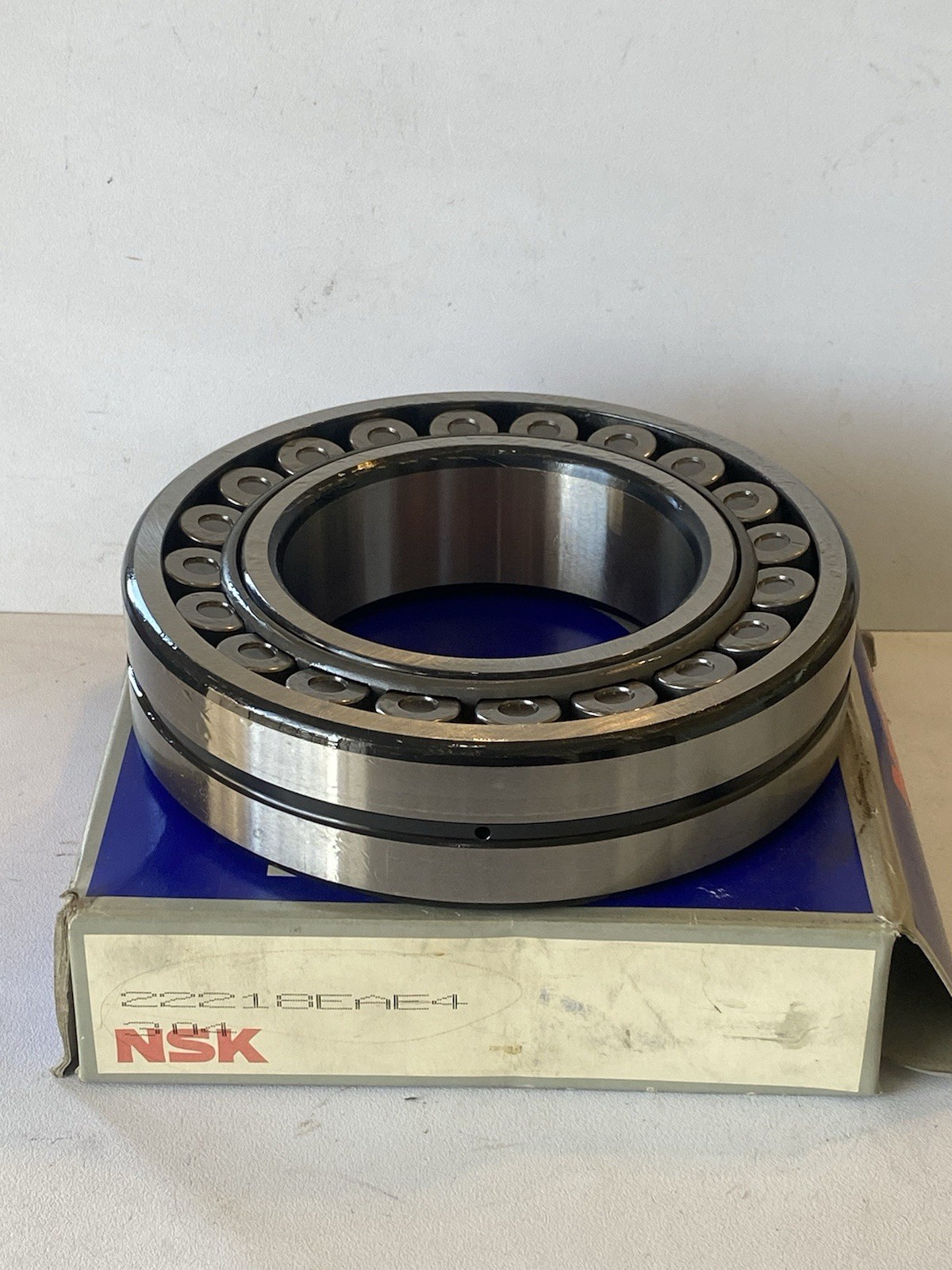 NSK 22218EAE4C3 Spherical Roller Bearing 90 x 160 x 40mm, 22218EA.E4.C3 Nib