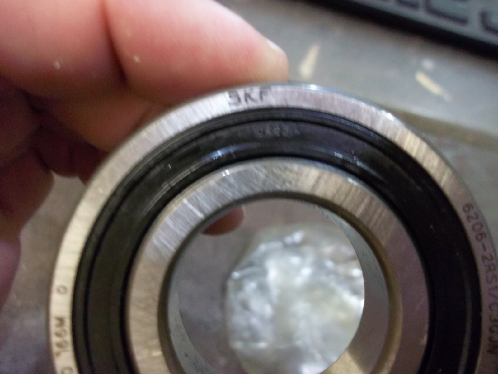 NEW NO BOX SKF 6206-2RS1/C3GJN BALL BEARING (BIN145)