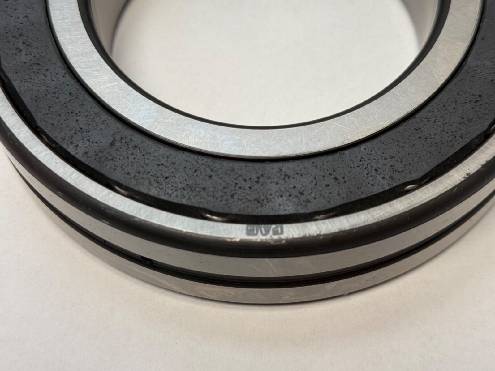 FAG 22216EAS.M.C3 Bearing 22216E 22216-E-A-S-M-C3-W33 80x140x33 mm