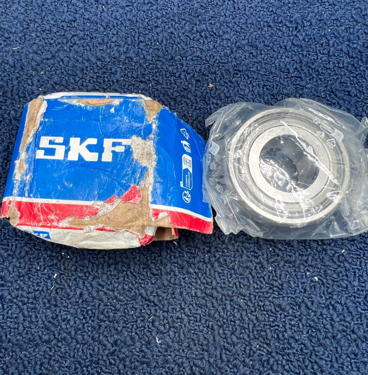 SKF YAT 207-104: BALL BEARING 1-1/4″ SCREW BORE