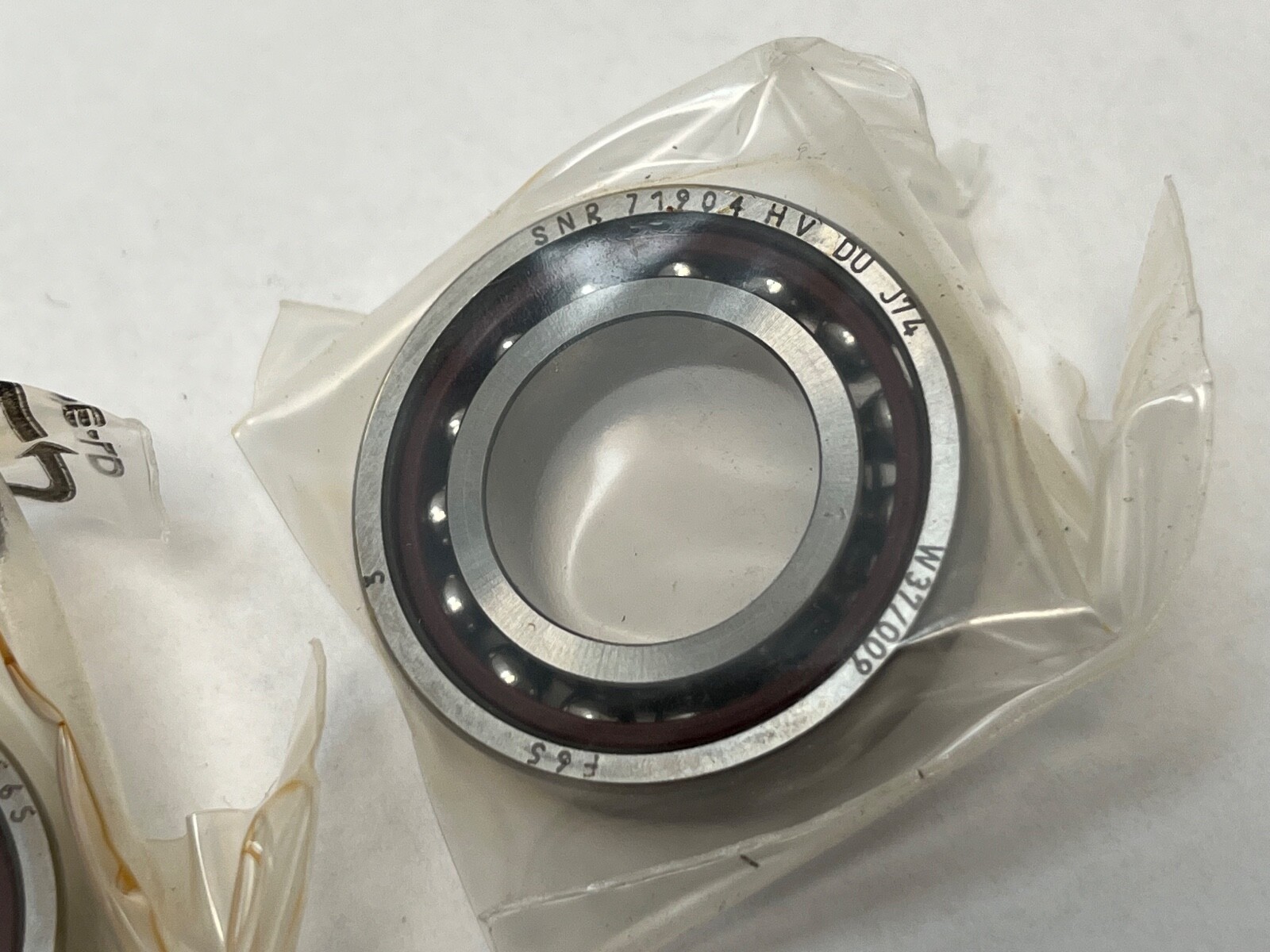 SNR 71904HVDUJ74 Bearing 20x37x9mm 7904-E-T-DUL-P4 71904-H-V-DU-J74 Germany 2Pcs