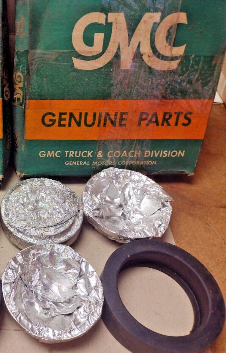 1936-47 GMC Chevy International Truck X88107 Center Bearing Clutch NOS Genuine