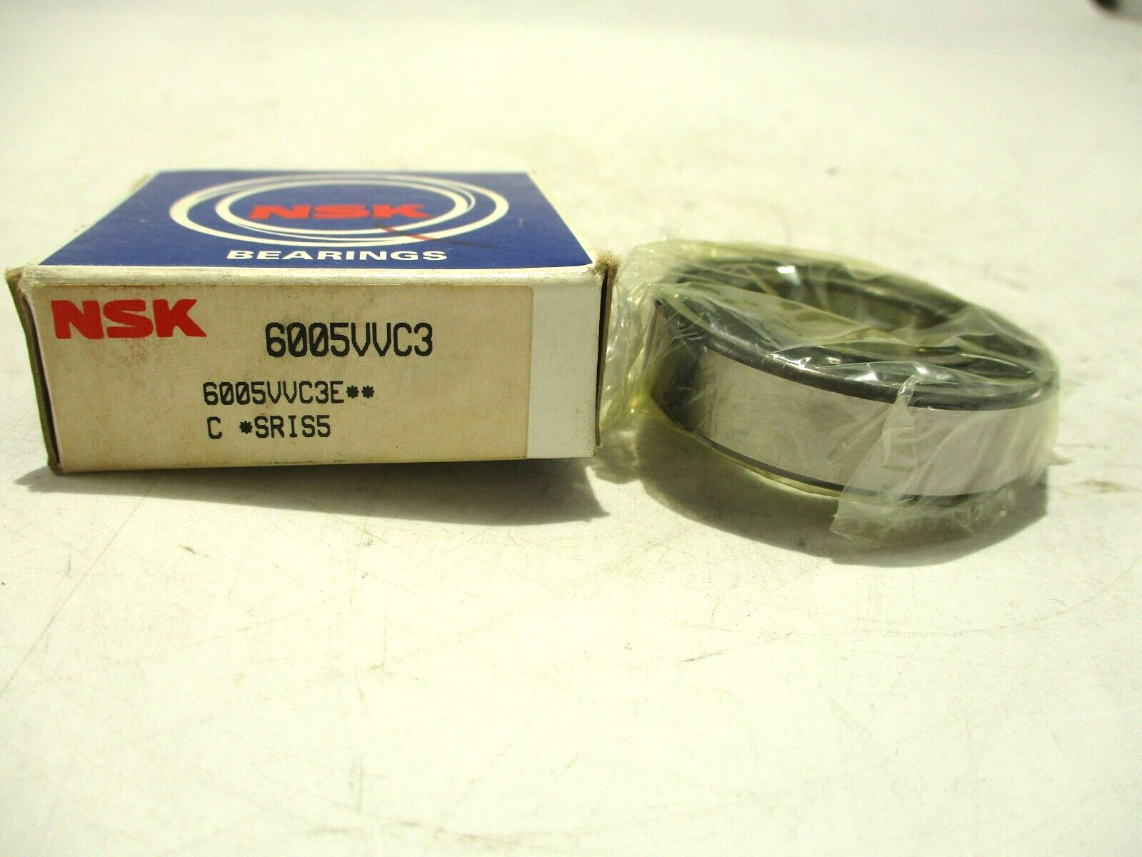 NEW NSK 6005VVC3 SEALED BALL BEARING 6005-2RS 25X47X12MM USA