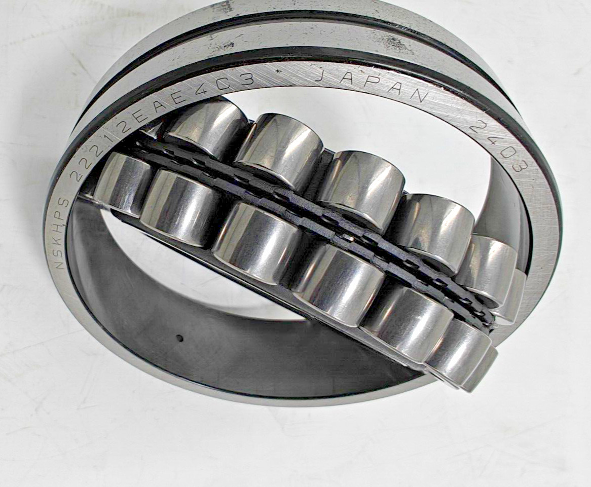 NSK 22212EAE4C3 Spherical Roller Bearing; 22212 EA E4 C3 60x110x28 mm JAPAN