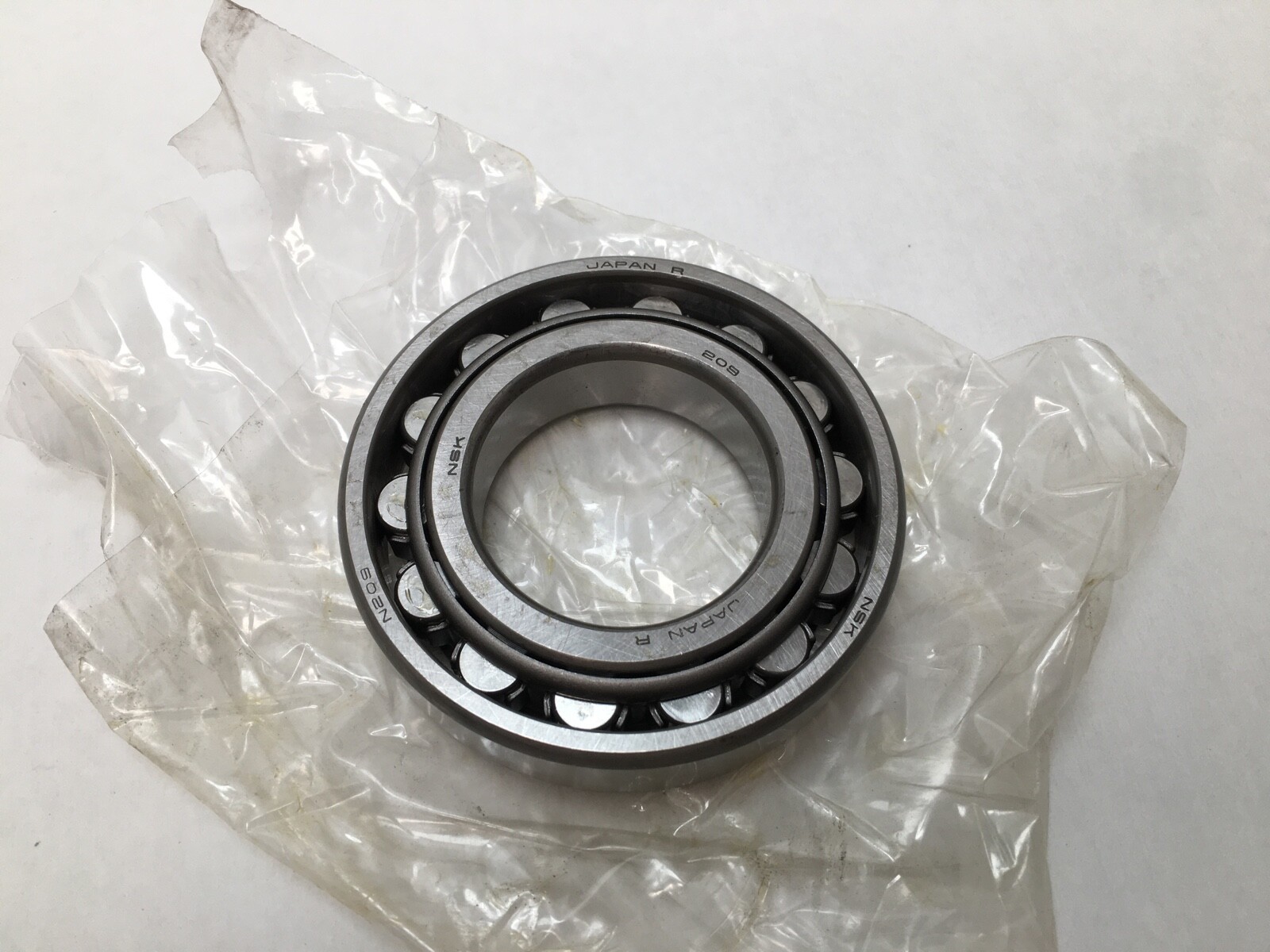 NSK N209W Cylindrical Roller Bearing 45x85x19 mm N-209-W N209 Japan