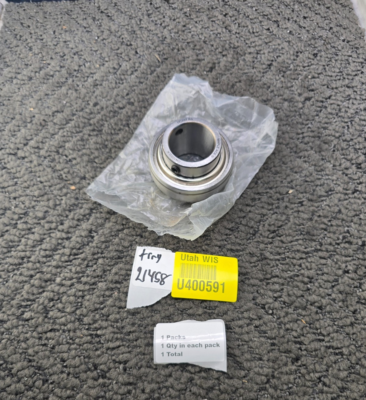 Maple Ace UC207-R3 Insert Bearing Triple-Lip Seal with Set Screws 1-5/16″ Bore