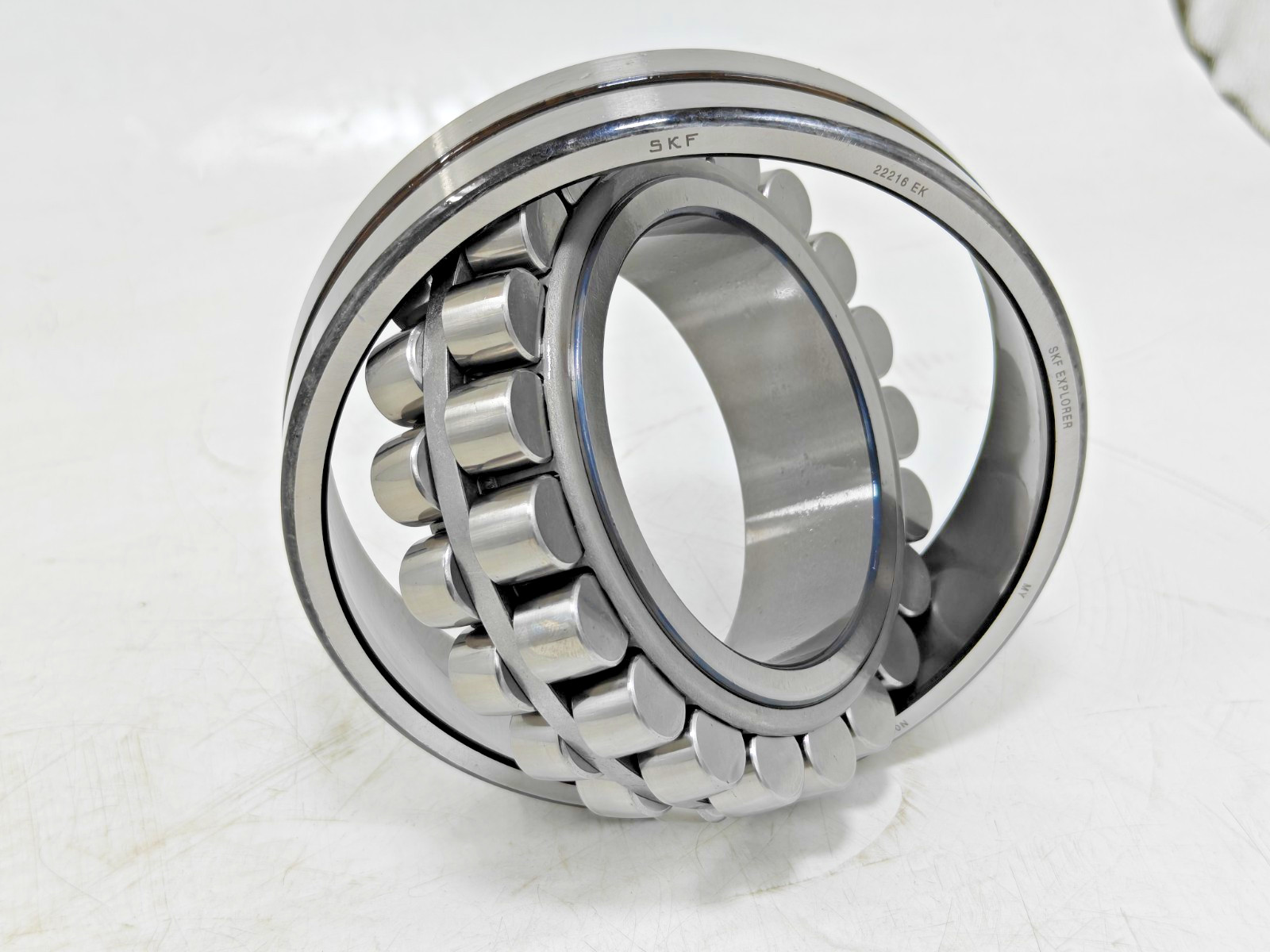 22216 EK SKF Spherical Roller Bearing SKF 22216EK W33 Tapered Bore 22216K