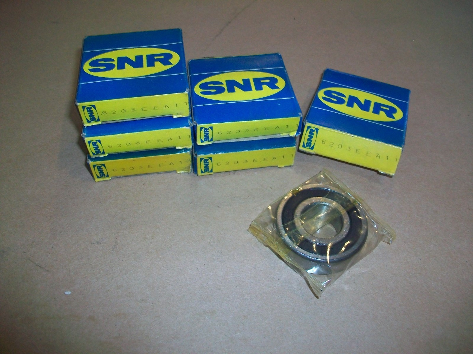 6pc SNR Roller Bearing 6203EEA11 NEW IN BOX