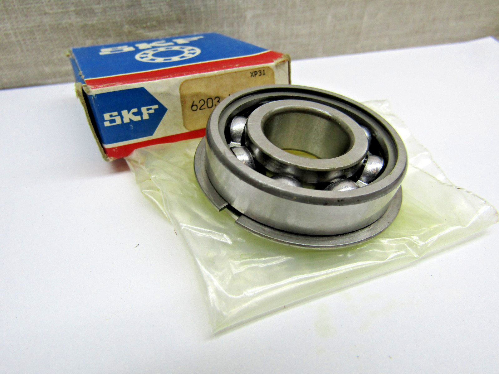 SKF 6203NR QE6 17mm X 40mm X 12 mm Quiet Running Snap Ring Bearing