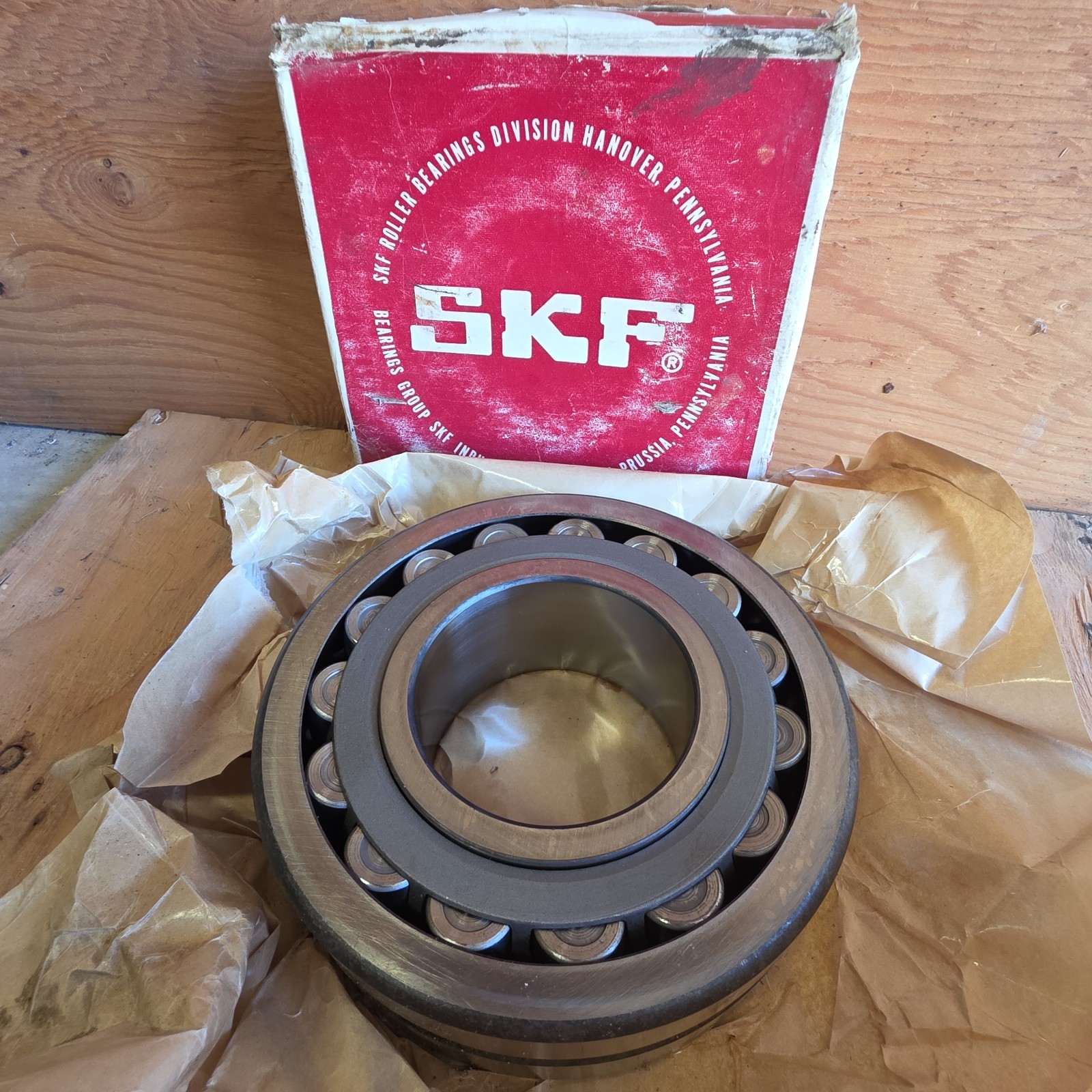 22318 CKJ/W33 Spherical Roller Bearing new open box
