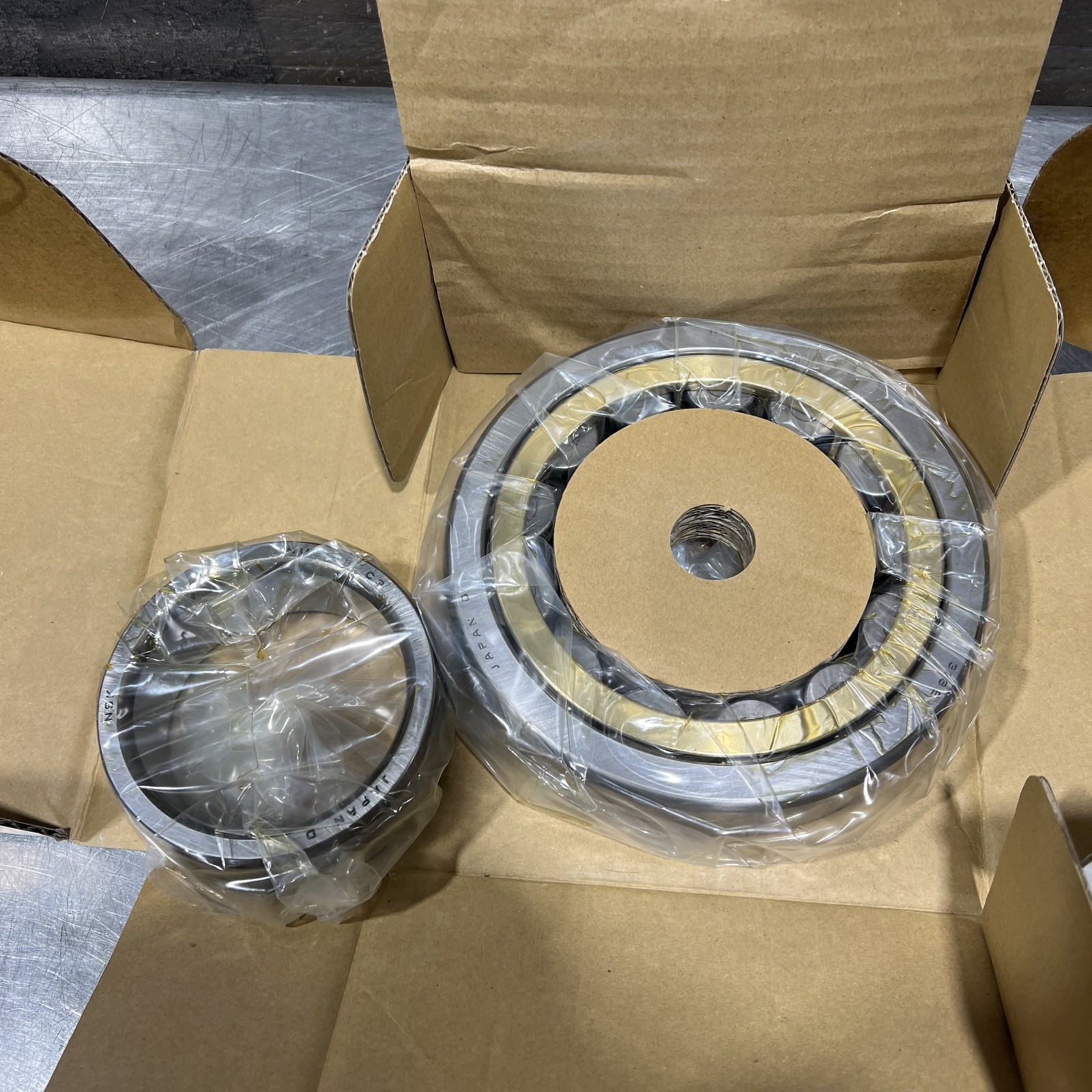 NSK NU 318 M/C3 Cylindrical Roller Bearing Nos Surplus