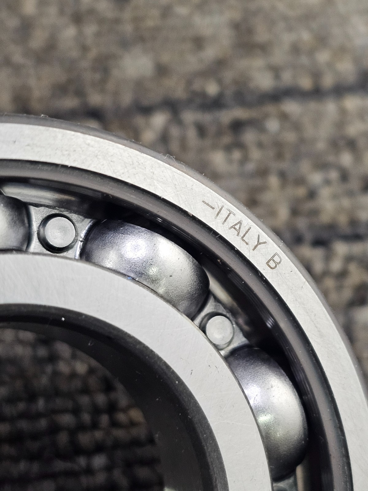 SKF 6207-J Single Row Deep Groove Ball Bearing 1.36″ Bore x 2-3/4″ OD x 0.66″ W