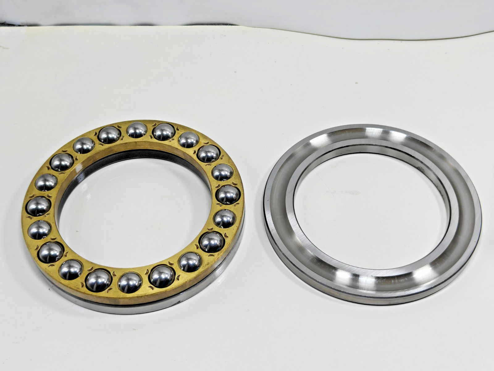 51228M URB Single Direction Thrust Ball Bearing Brass Cage 51228 M 140x200x46mm