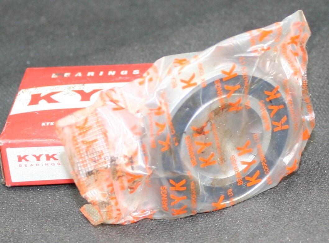 One (1) KYK 6205 2RSC3SRI-2 Deep Groove Bearings 25 MM ID Japan NEW