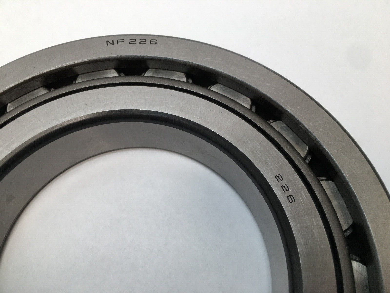 NTN NF226 Cylindrical Roller Bearing 130x230x40 mm NF 226 Japan
