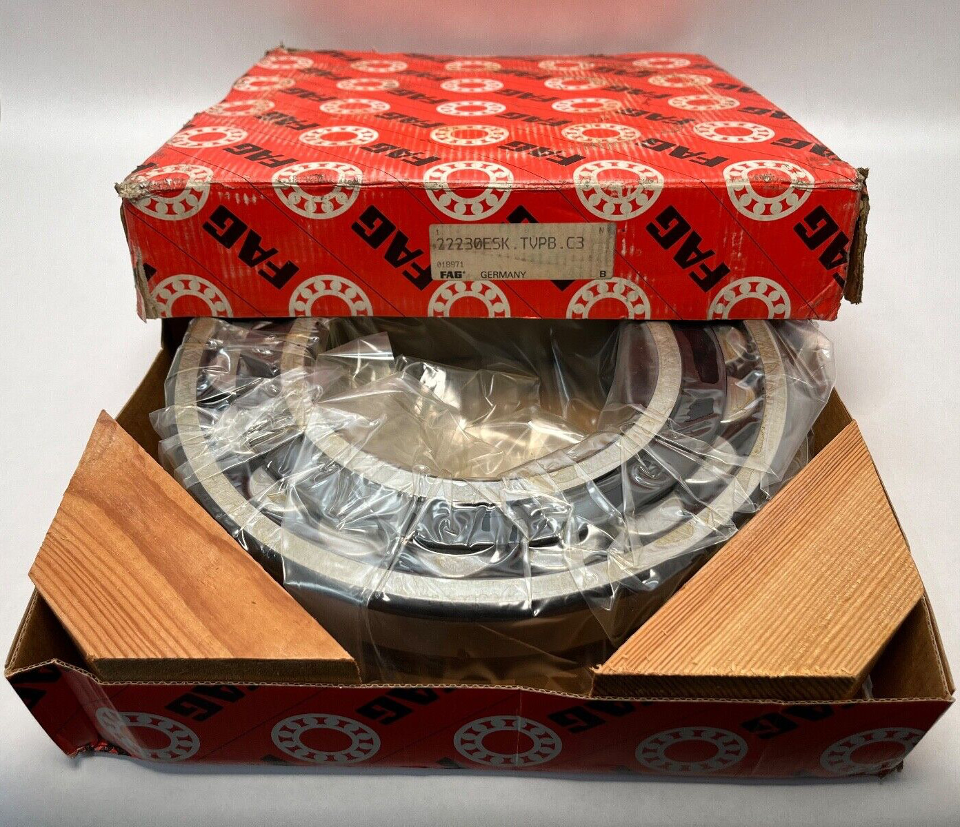 FAG 22230ESK.TVPB.C3 Bearing 150x270x73 mm 22230E 22230-ES-K-TVPB-C3 Germany