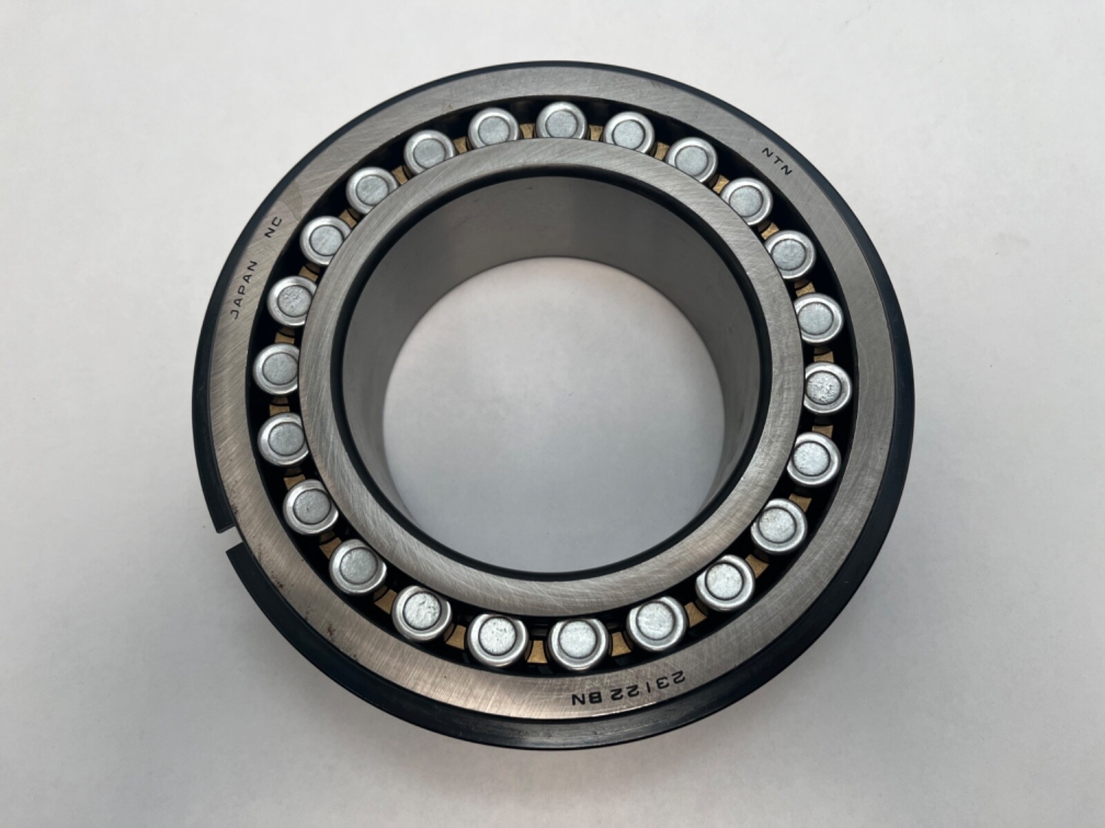 NTN 23122BN Spherical Bearing w/ Snap Ring 110x180x56 mm 23122 B N NR Japan